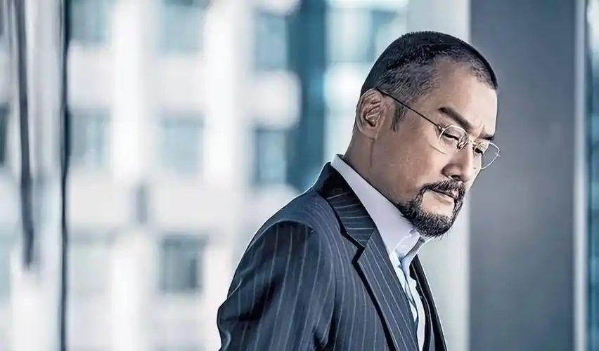 梁家辉只因一句我是中国人,被封杀沦落到街头摆摊,港媒:真男人_江嘉年