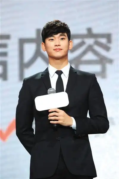 金秀贤携师弟李玹雨亮相北京 暂无在中国拍片计划