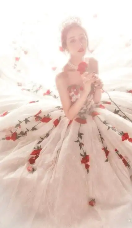 迪丽热巴婚纱造型玫瑰公主皮肤 不去想遥远的事只知道今晚月色温柔_6