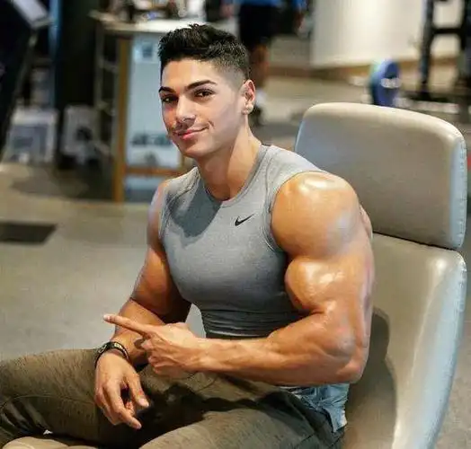 俯卧撑可否练腹肌胸肌肱二三头肌?(俯卧撑锻炼二头肌还是三头肌)