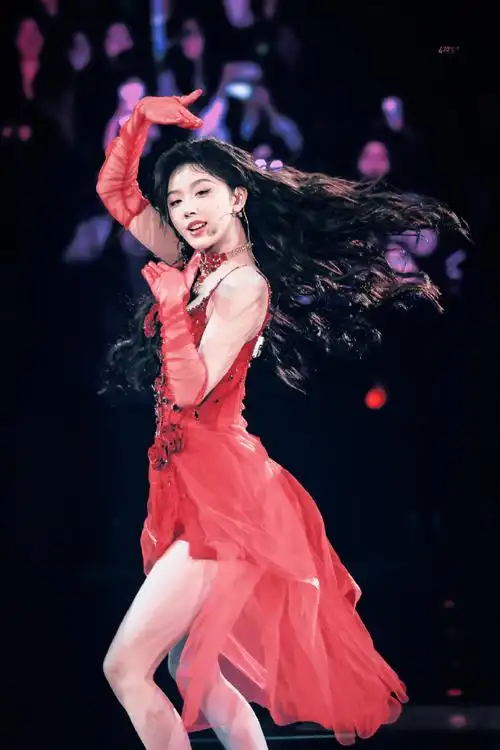 孔雪儿舞台上的红玫瑰