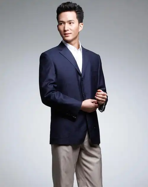 深蓝色简约长袖西装外套