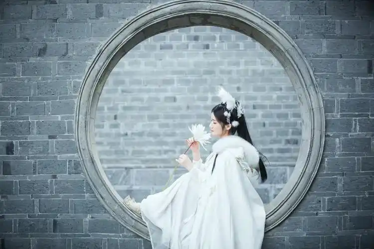 汉服小姐姐侧脸文艺