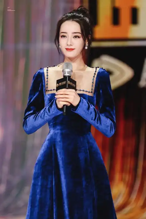 愚人节站姐团建#迪丽热巴2021拾光盛典造型|蓝丝绒(站姐图汇总-|08