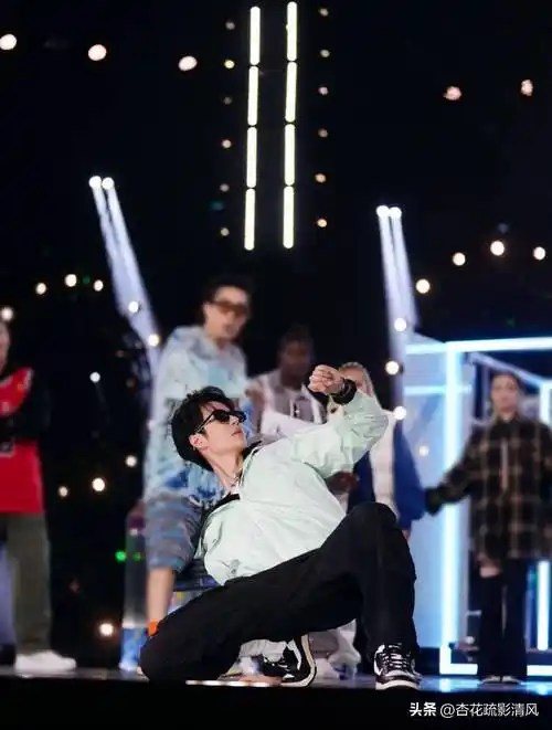 的歌名,很多人的第一反应就是蓝的歌,爵士风,所以有传言说王一博要去