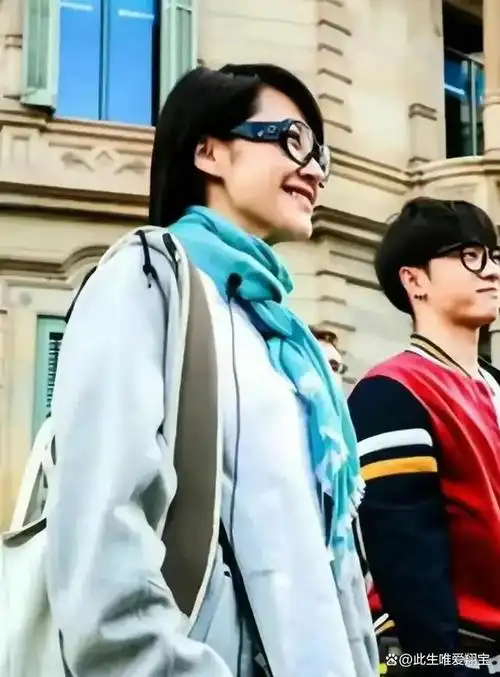 54岁许晴与33岁华晨宇官宣恋爱同居,不介意年龄差称会相爱一辈子