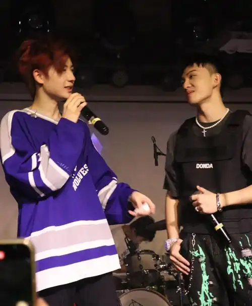 黄誉博孤星号  杭州站狠狠祝两位友谊长存#蓝多多__黄誉博@演员_郑伟