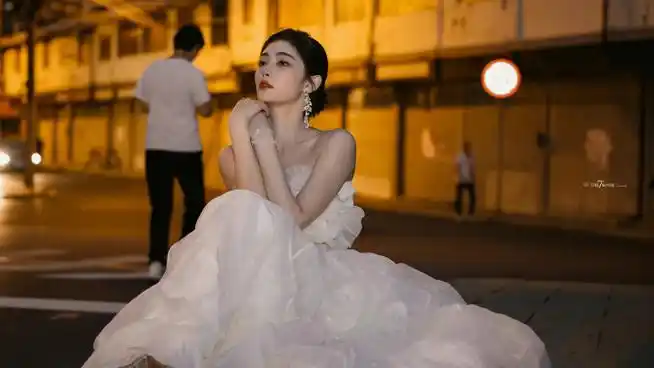 许佳琪白玫瑰婚纱大片