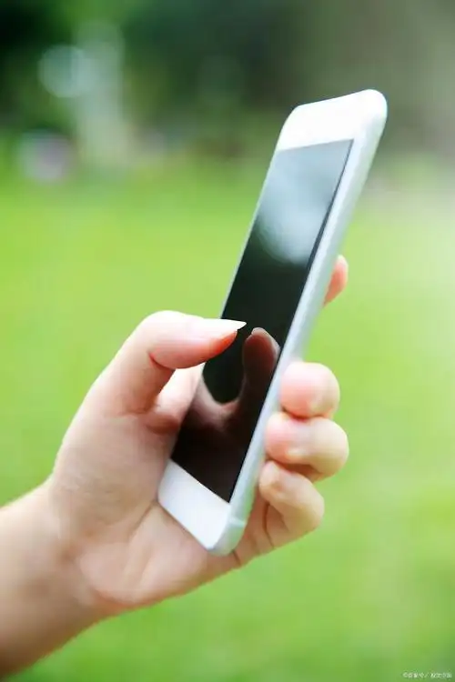 手机手电筒是现代智能手机中一个非常实用的功能,它让我们在黑暗中能