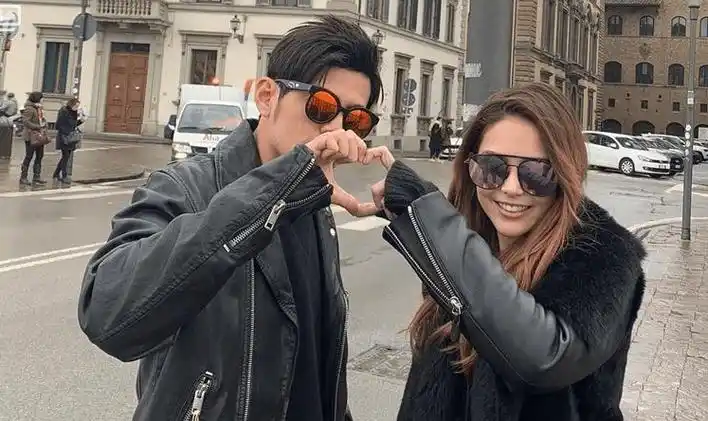 昆凌28岁生日晒粉红时尚照喊:我很幸福快乐 周杰伦隔空放闪_生活_祝福