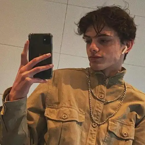 这组男生头像嘎嘎好用!__财经头条