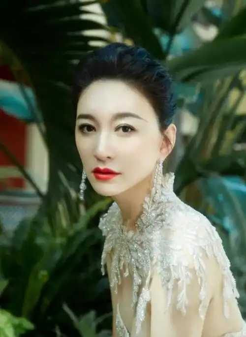 李小冉一番话,戳穿了谢娜的"真实人品",难怪10年闺蜜不再来往