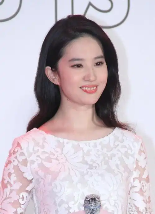 36岁刘亦菲,绝世美貌堪称完美!真国民女神!