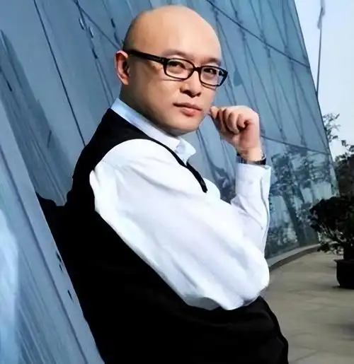 满口正义的"情感主持"孟非,他的婚姻生活幸福吗?