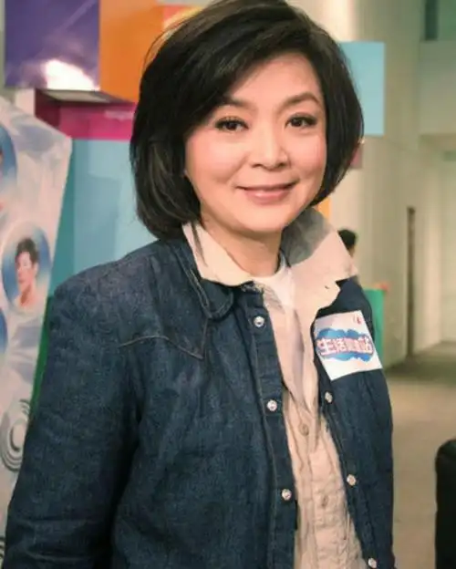 61岁小龙女陈玉莲露面,素颜出镜疑身材发福,带发修行21年仍单身