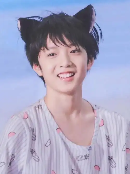 刘耀文超萌头像 表情包:奶呼呼的小狼崽太可爱了!