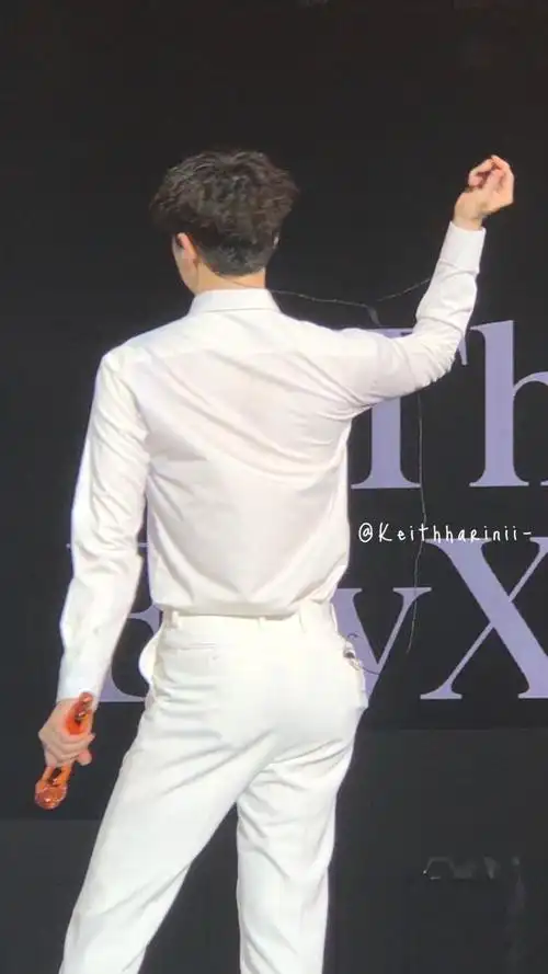 吴世勋# 这么翘的屁股是真实存在的吗