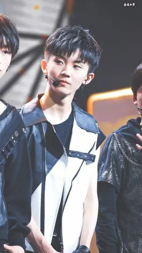 台风少年团马嘉祺藏刀入鞘 是温柔也为挥出一瞬 凛冽刀光