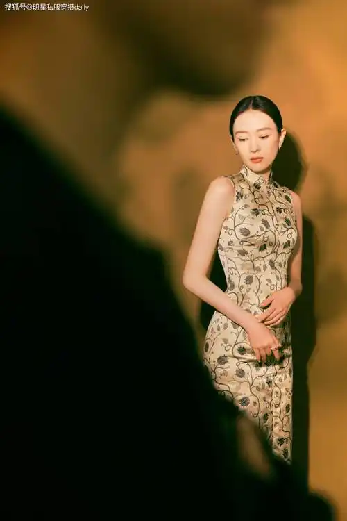 p>娱乐圈中的美女明星,长相神似的有很多,很多女明星出道初期会被称