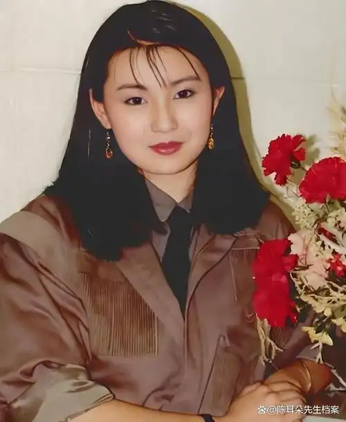 今天陈耳朵先生要分享的一张照片,这张照片是张曼玉的一张照片,当时的