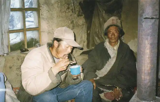 雷殿生徒步走出罗布泊的第一人被野兽追击为活命跑到吐血