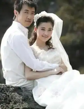 梅婷10岁女儿再演电影搭档宋佳赵又廷等演技派大合照站位抢镜