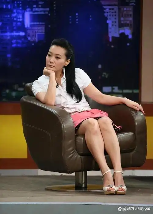 大魔王谭晶的身材竟然如此炸裂,拥有逆天的腰胯比例