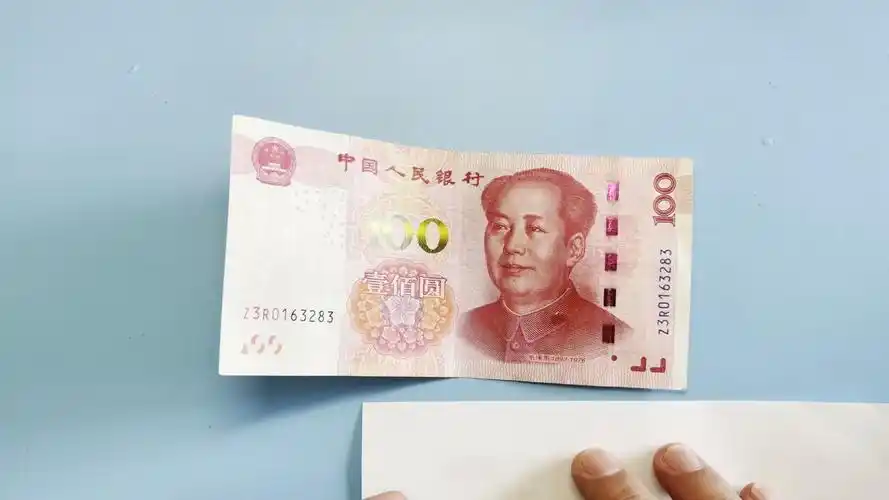 今天银行人员告诉我,手指往人民币上一放,假币立马现_