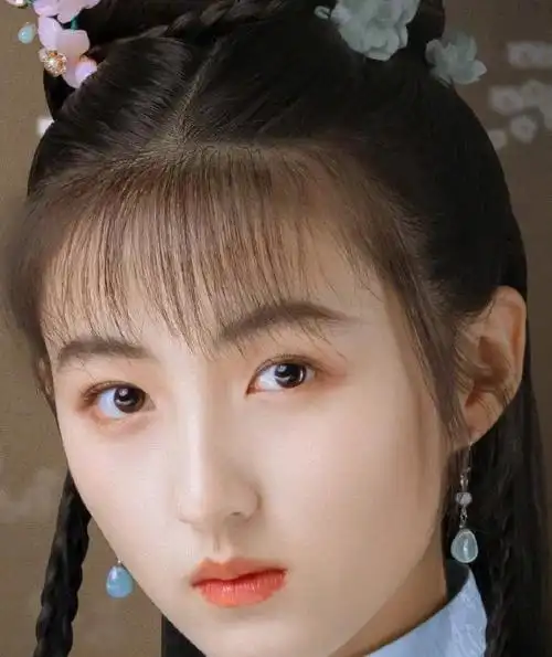 张子枫时隔7年再出古装造型!造型温婉像大小姐,网友:未来影后