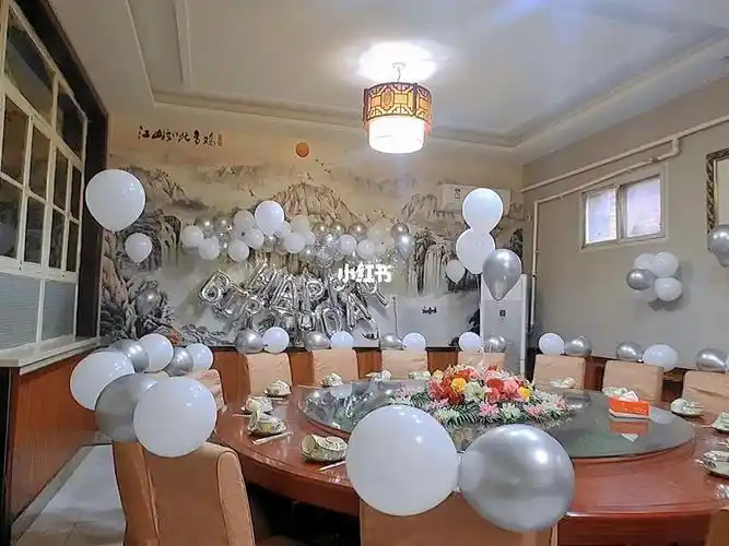 生日宴饭店气球布置
