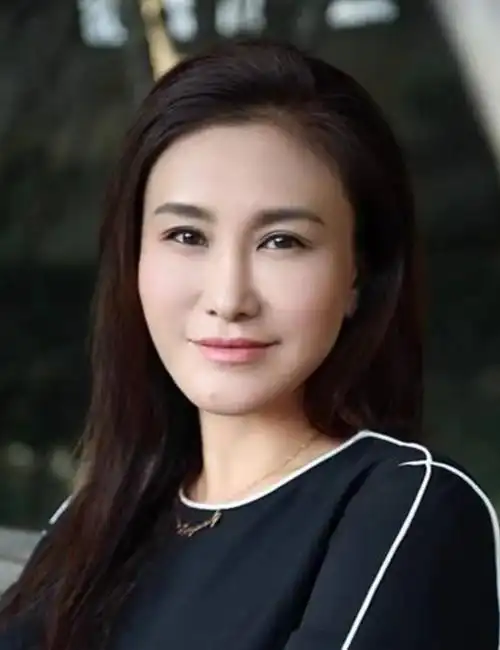 回顾演员王茜我这辈子正确的决定就是为去世丈夫生了一个女儿