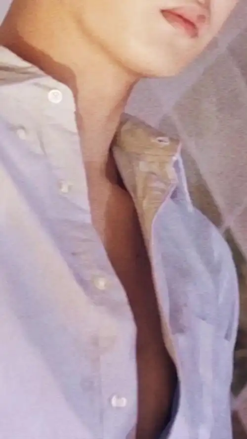 想欣赏叶冲的腹肌吗