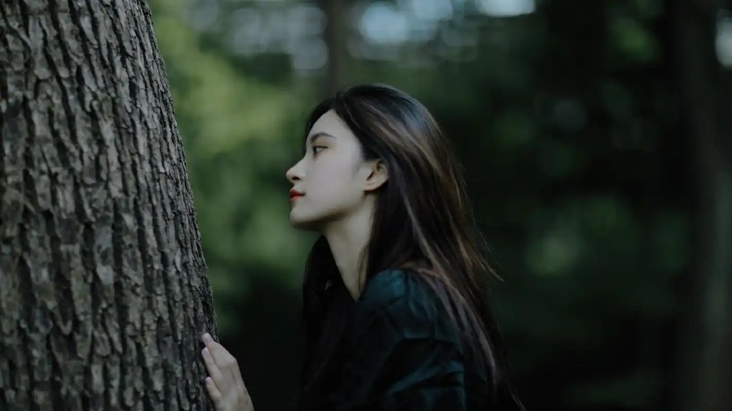 森林仙气美女高清桌面壁纸
