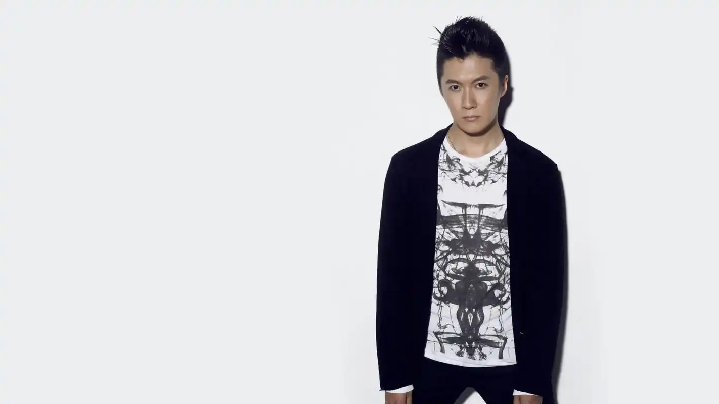 气质优雅男演员迟帅桌面壁纸,多年的经验积累,完美绽放出一个成熟感性