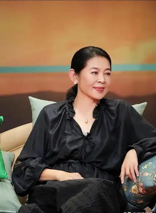 倪萍:曲折人生路,终得幸福归