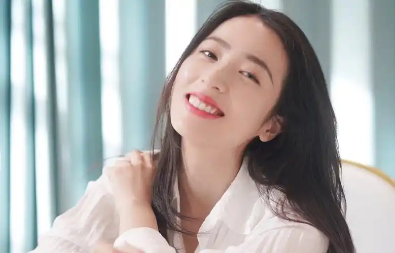 周雨彤清新秀丽写真图片[3/3]_明星_美桌网