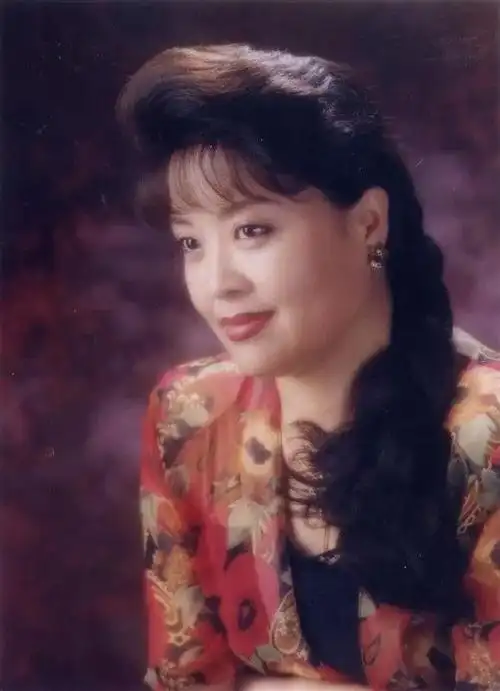 著名歌唱家 韩芝萍 新录经典歌曲《鸽子》_全军