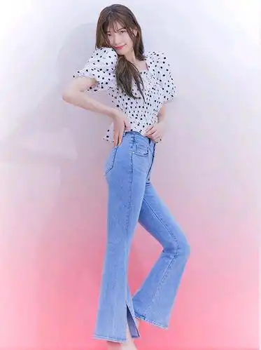 裴秀智就把牛仔裤穿出了时尚感,这衣品不错