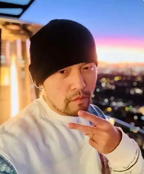 周杰伦新专辑上线,"难听"冲上热搜榜首,没想到他的黑粉也很多|最伟大