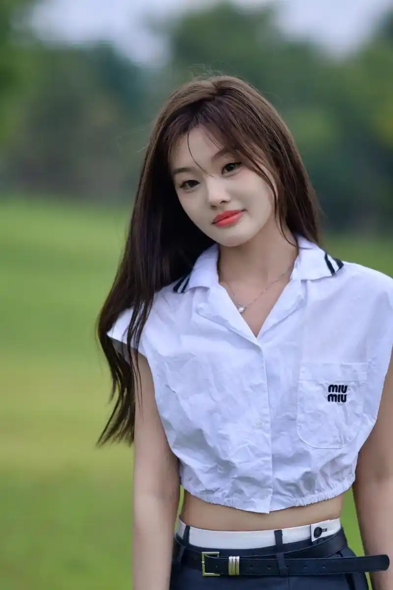 不得不说,气质满满的小美女.这里真的太美了,可以拍日系小清新 - 抖音