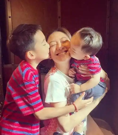 "独立女性"应采儿:向太力捧搭戏刘德华,后借育儿经验成收视密码