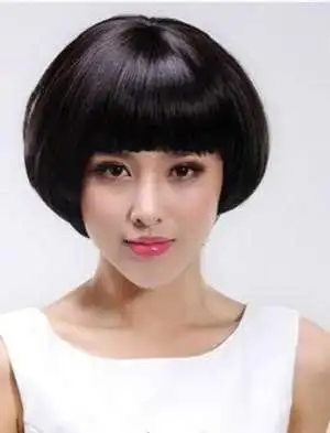 甜美的短发波波头发型造型简单大方十分抢眼