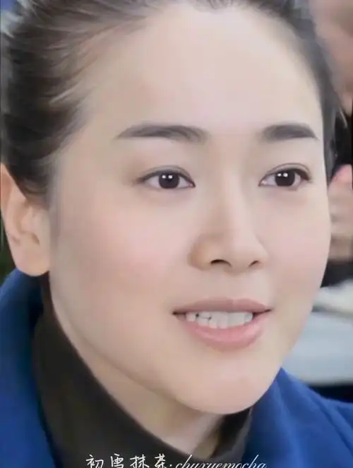 很难看出左小青都44岁了,素颜都很好看,穿搭精致像24岁一样-度小视