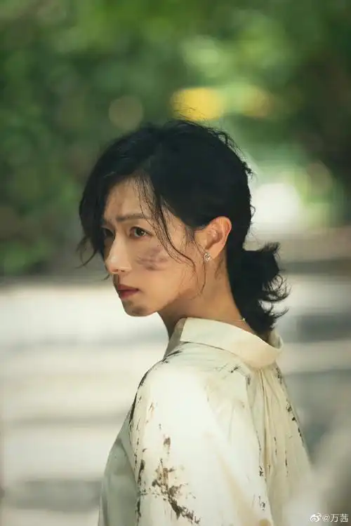 万茜新剧解锁真烟熏妆##万茜大博弈烟熏妆剧照