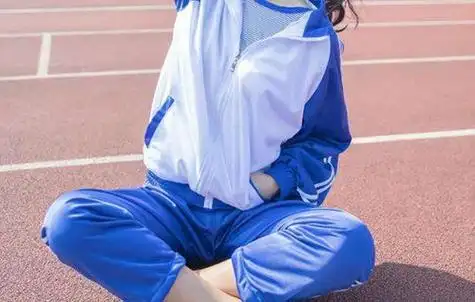 夏天穿校服发型男,学生头适合什么发型男夏天