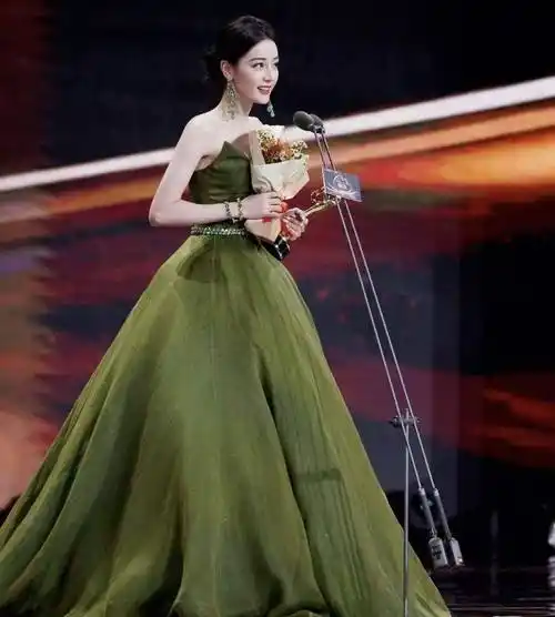 迪丽热巴注销工作室,疑似将要离开嘉行,粉丝提前庆祝_杨幂_该公司