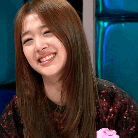 搞笑美女动态图,妹子这腹肌笑喷我了!搞笑妹子gif