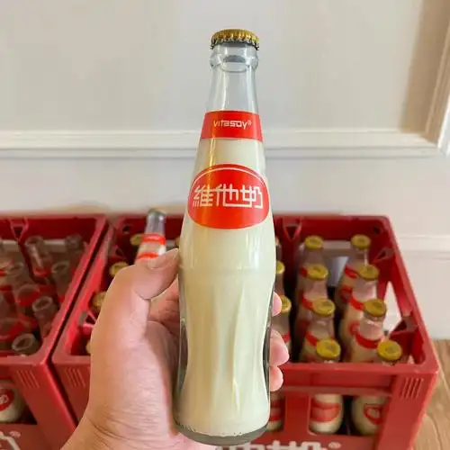 好久没喝过瓶装维他奶啦!每一口都是满满的回忆啊!