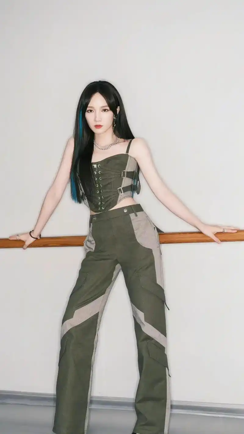 孟佳时尚写真欣赏.孟佳时尚写真欣赏#我的宝藏女孩 #神仙颜值 - 抖音