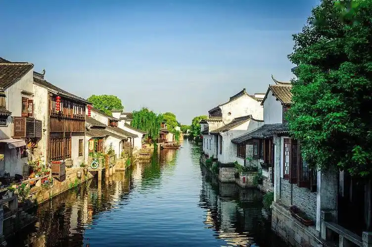 图/视觉中国无锡,地处长三角洲平原腹地,是长三角最"心脏"的位置.